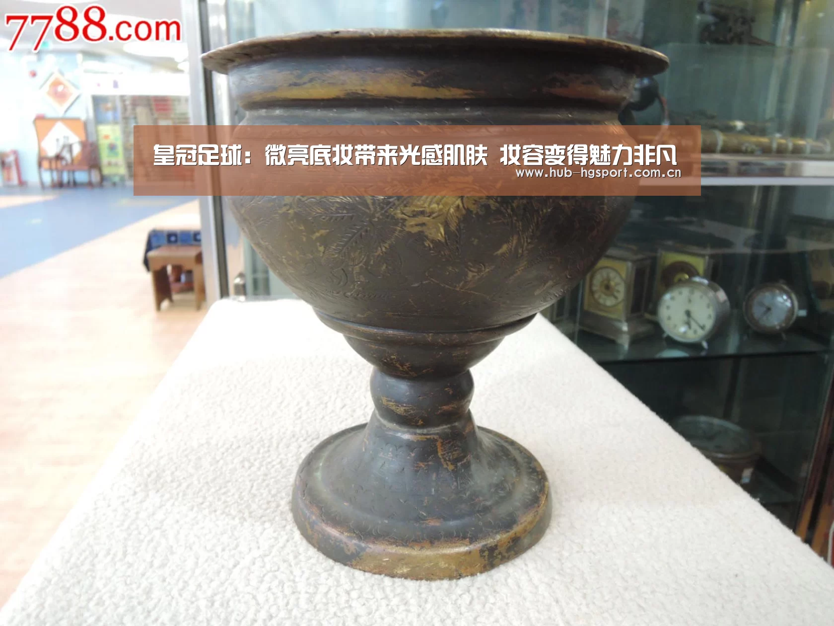 皇冠足球:微亮底妆带来光感肌肤 妆容变得魅力非凡(图1) 皇冠体育网址